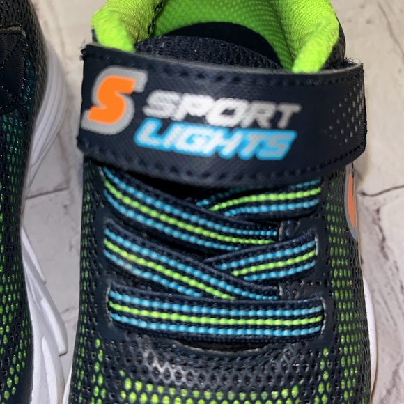 Paw Patrol & Sketchers Sport Lights sneakers. Infant boys size 6 - Picture 5 of 10